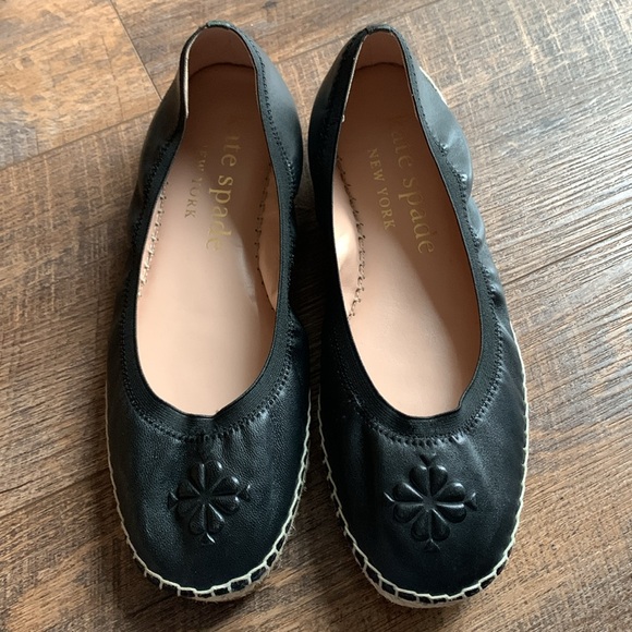 Kate Spade. LIKE NEW. Flats.  81/2. Black.  So comfy!❤️ - Picture 1 of 8